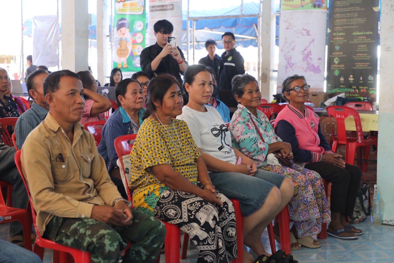 title - “ส.ป.ก. ไม่ทิ้งใครไว้ข้างหลัง” เลขาฯ สั่งลุย ศูนย์เคลื่อนที่ เร่งช่วยเกษตรกรในเขตปฏิรูปที่ดินในพื้นที่เสี่ยงภัย